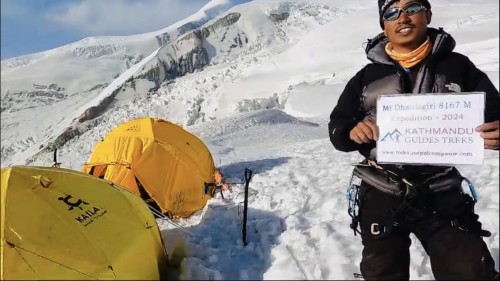 Ascension du Dhaulagiri a 8167 metres au Nepal